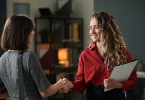 Une collègue définit ce que sont les risques psychosociaux.