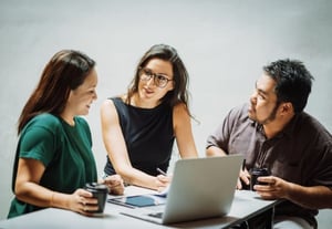 Réunion qui aborde le sujet du quorum lors des élections du CSE.