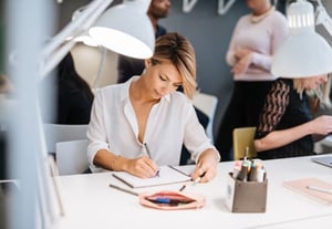 Une cheffe de projet listant les irrégularités pouvant entraîner une annulation d'élection.