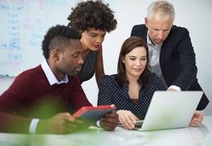 Salariés recherchant s'il est possible de refuser une liste de candidats dans le cadre des élections du CSE.